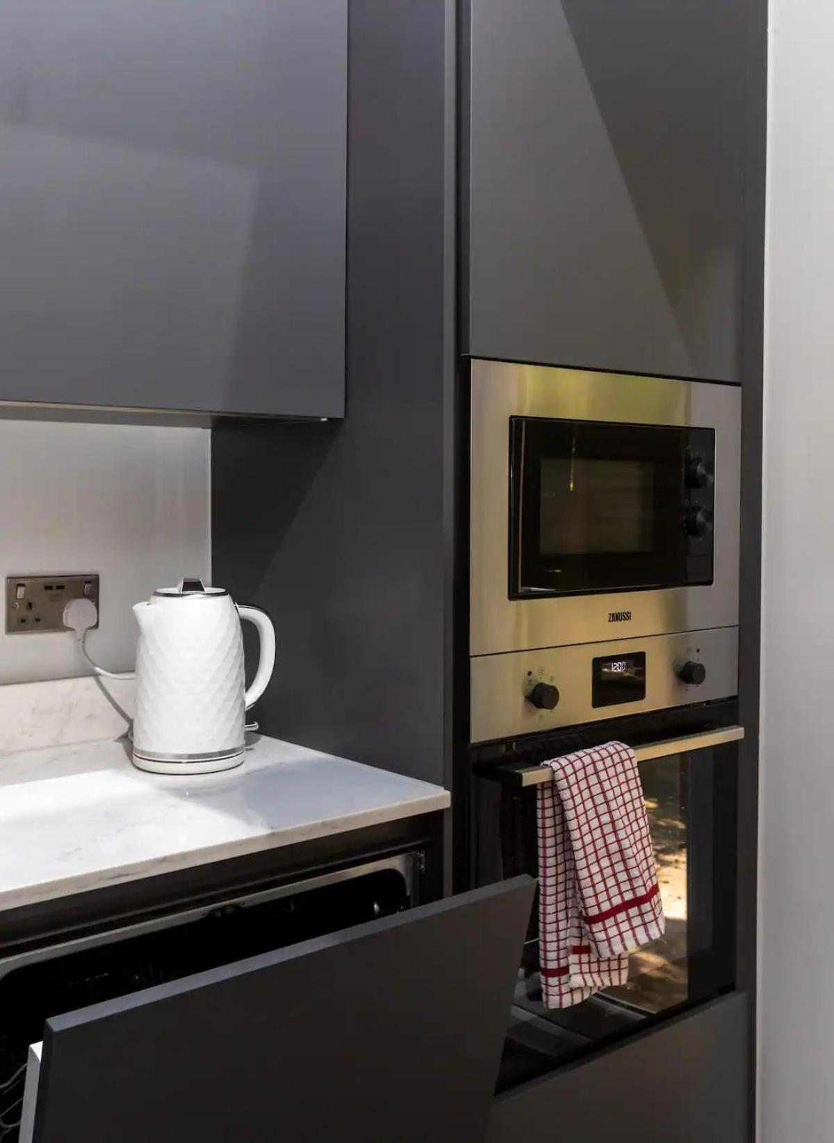 Apartament Stylish 2-Bed Flat In The Heart Of West Hampstead Londyn Zewnętrze zdjęcie